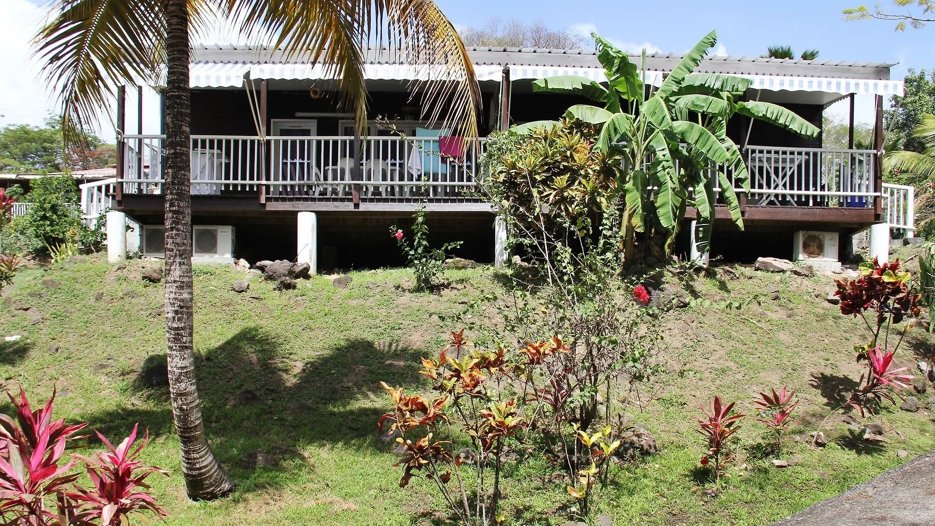 Beachy Bungalow 150 M From Plage De Petite Anse In Basse - Terre, With 2 Bouillante Appartement